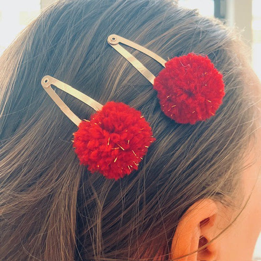 Luna - Leena haarclips pom pom 2x - rood & goud - zachte wol - handgemaakt Nepal - Smart Simple
