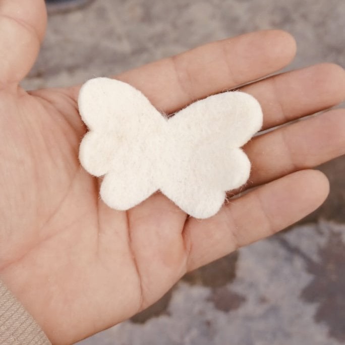 Luna - Leena haarspeldjes vlinder 2x - gebroken wit & goud - viltwol - handgemaakt in Nepal - Smart Simple